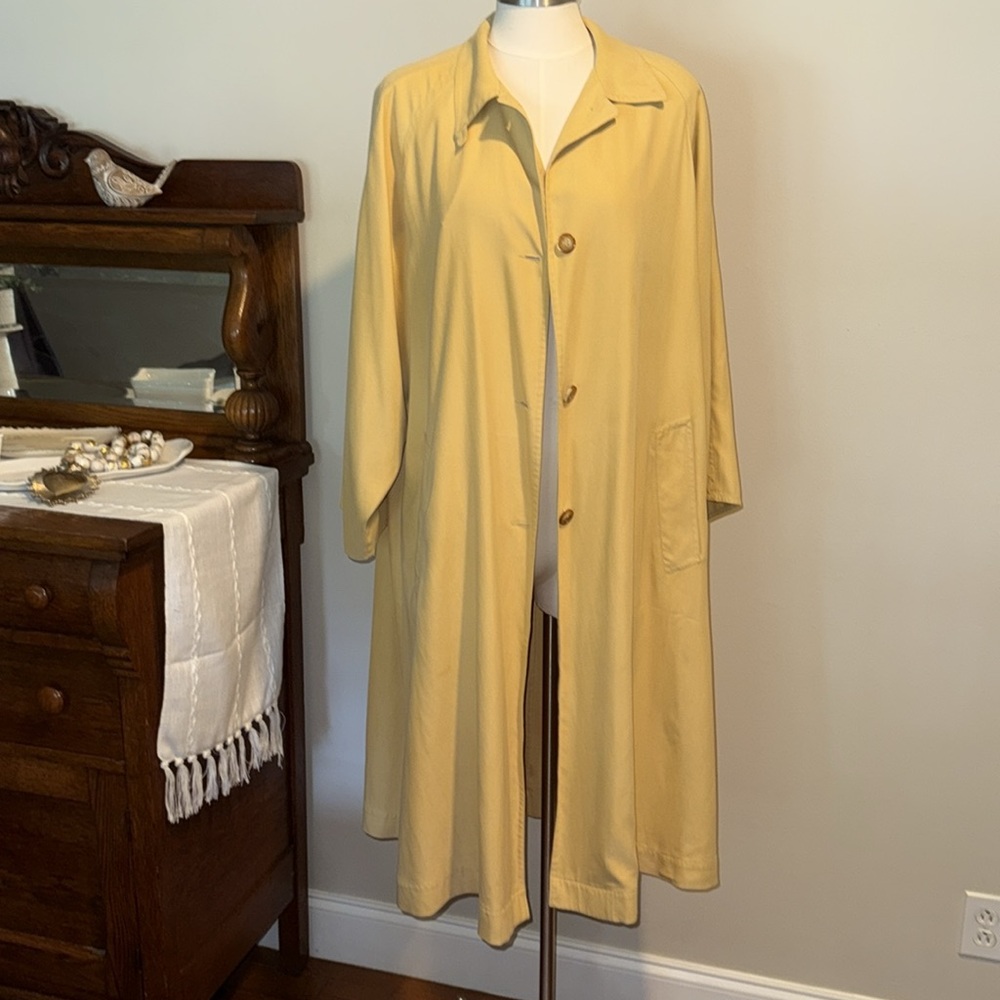 Vintage Ramosport Paris Yellow Trench Coat. Size 40.  Good condition.